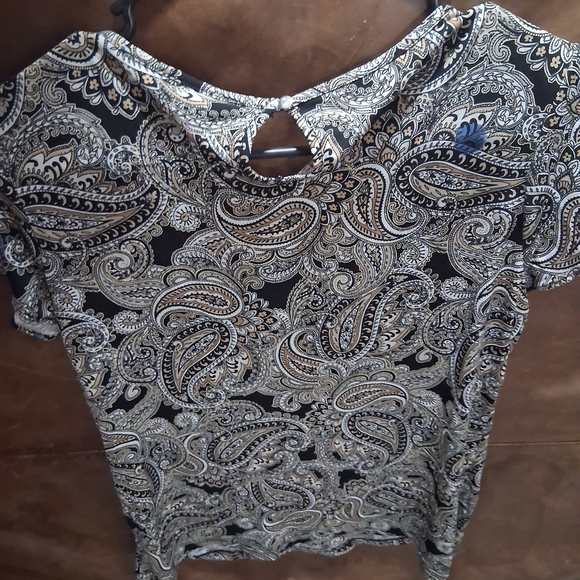 Liz Claiborne Black and White Paisley Top - Picture 3 of 3
